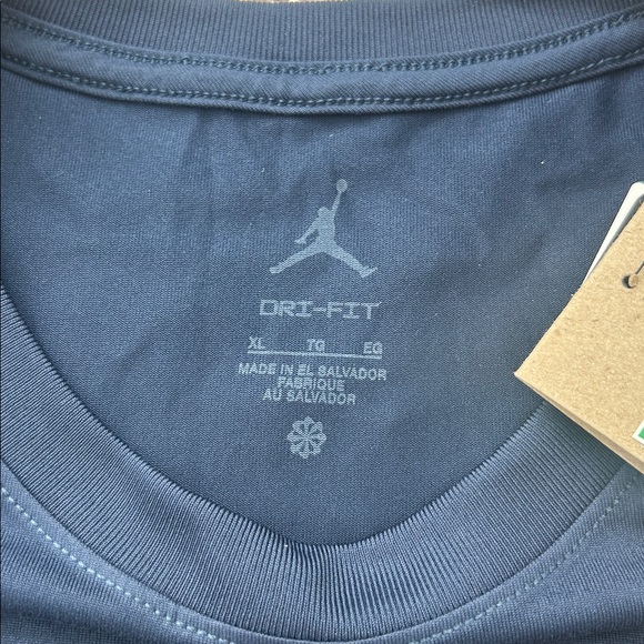 Jordan Men's Michigan Wolverines Navy Logo Shirt - Picture 5 of 8